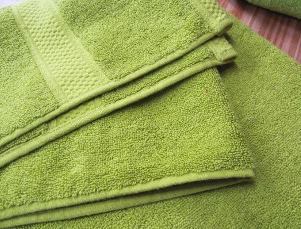 Solid color bath towel