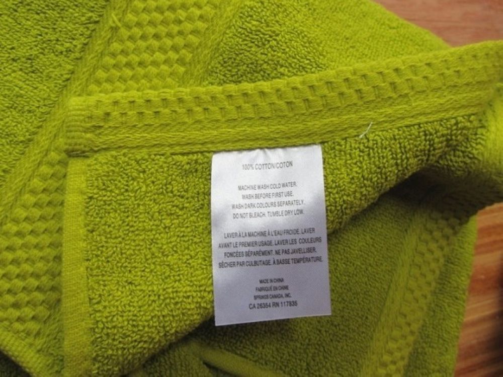 Solid color bath towel